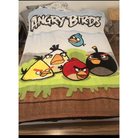 Angry Bird Blanket 78x58 Throw Blanket - Picture 1 of 3